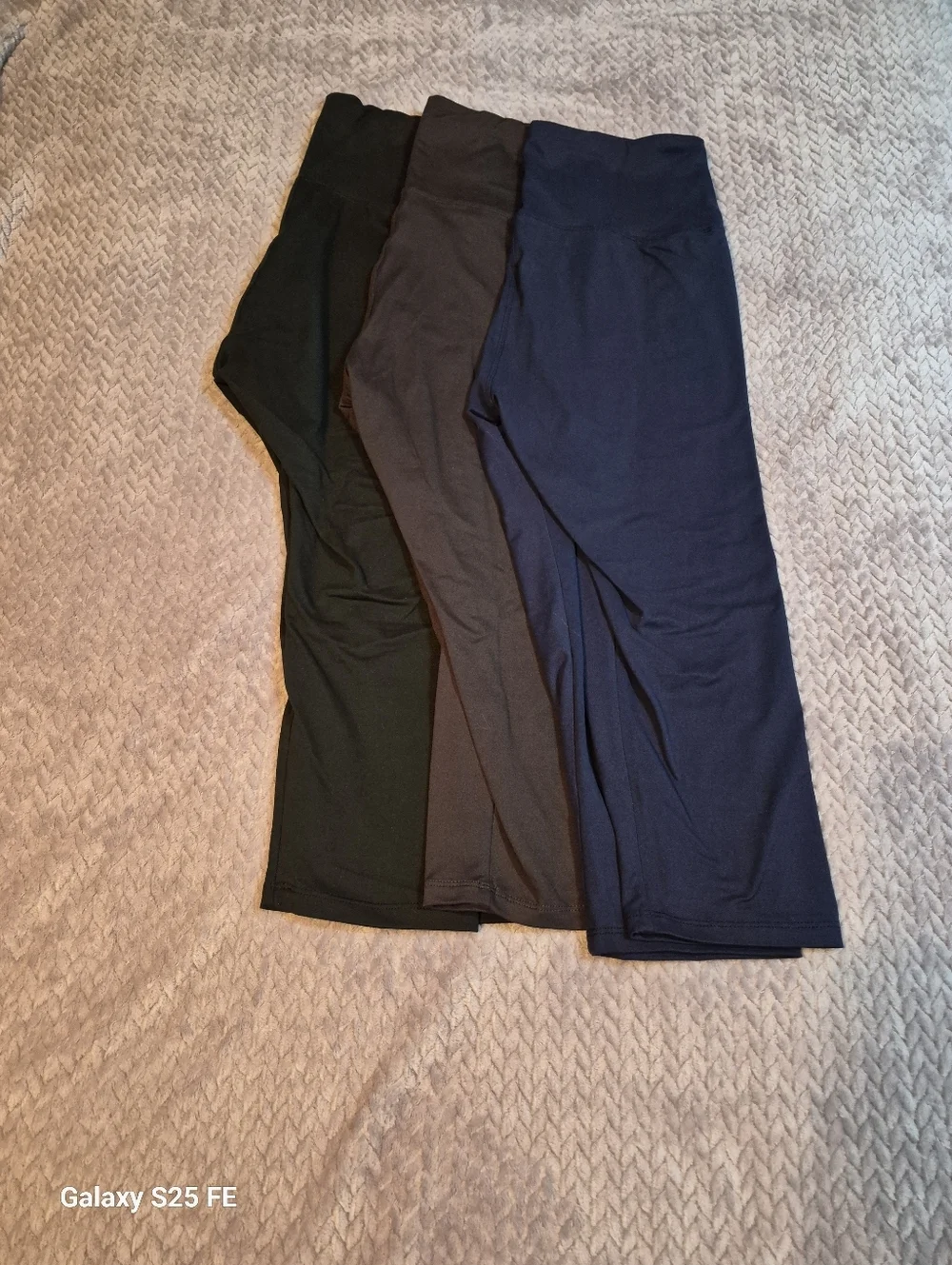 3-Pack Capri Length Leggings, Blue, Brown & Black, L/XL, EUC